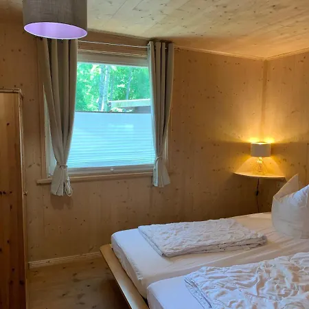 Designbungalow-aus-echtholz بيت للعطل