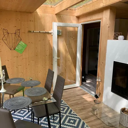 Designbungalow-aus-echtholz بيت للعطل *